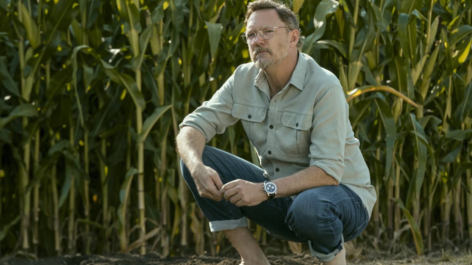 Matthew Lillard as Lance Durand kneeling in Cross season 2