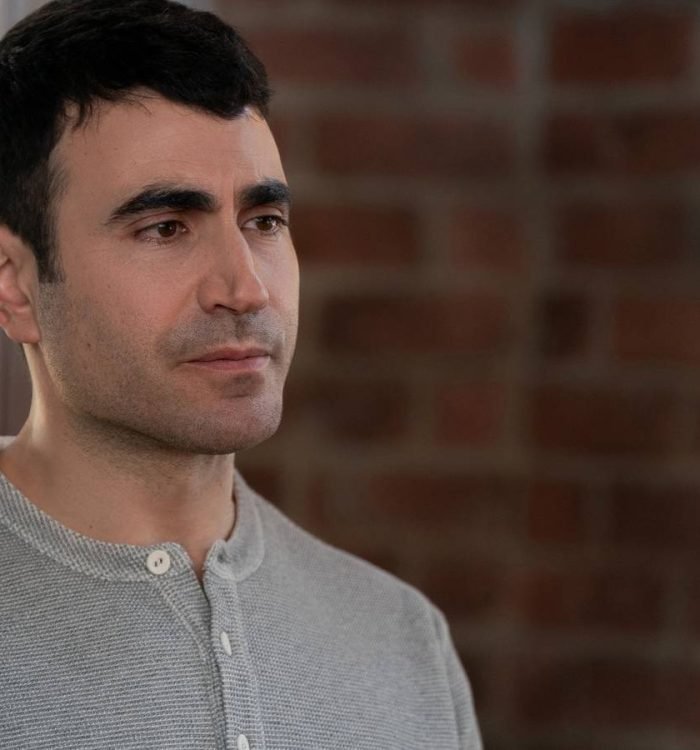 Brett Goldstein as Louis looking sad in Shrinking season 2, episode 3